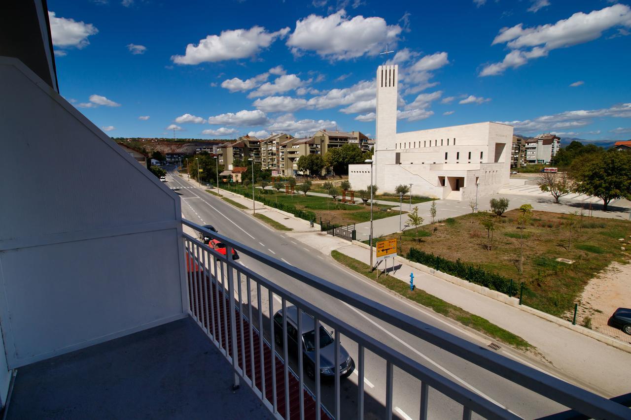 Motel Tri lovca Knin Exterior foto