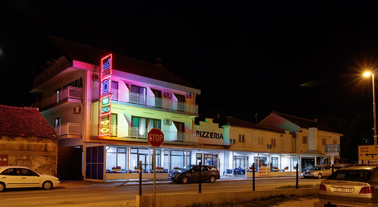 Motel Tri lovca Knin Exterior foto